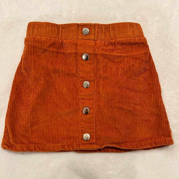 Isaac Mizrahi Other - 🔆 Bundle items 6 for $30
Isaac Mizrahi girls corduroy skirt.